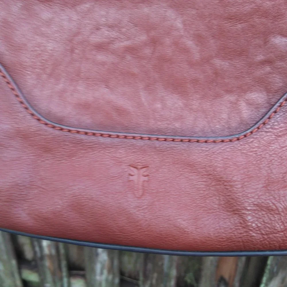 Frye bucket hobo